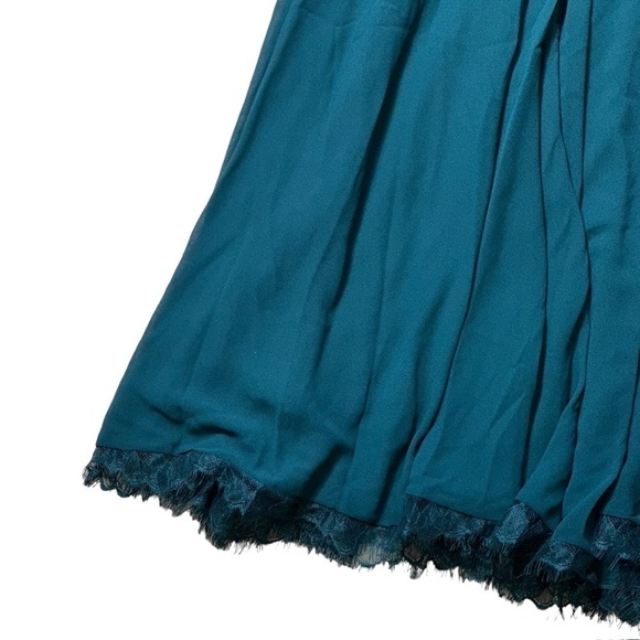 Dress the Population V-Neckline Corey Knee Length Dress | U.S. Woman’s Medium - Picture 7 of 10